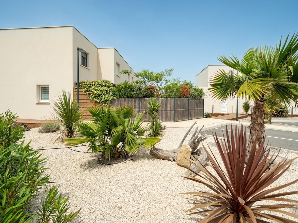 Charming Villa by Serignan Beach