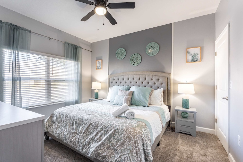 Private Disney Oasis With Pool Hot Tub Ps5 and Modern Amenities