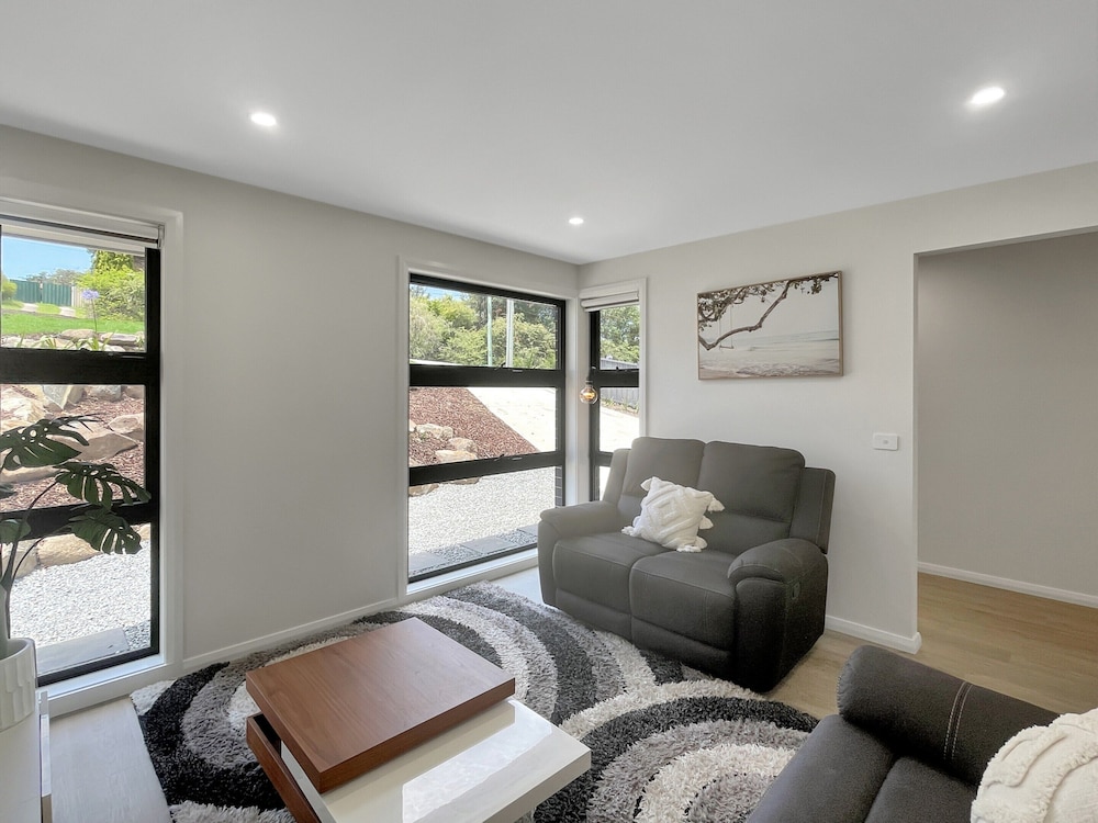 Spacious 4-bed House Near Batemans Bay Centre