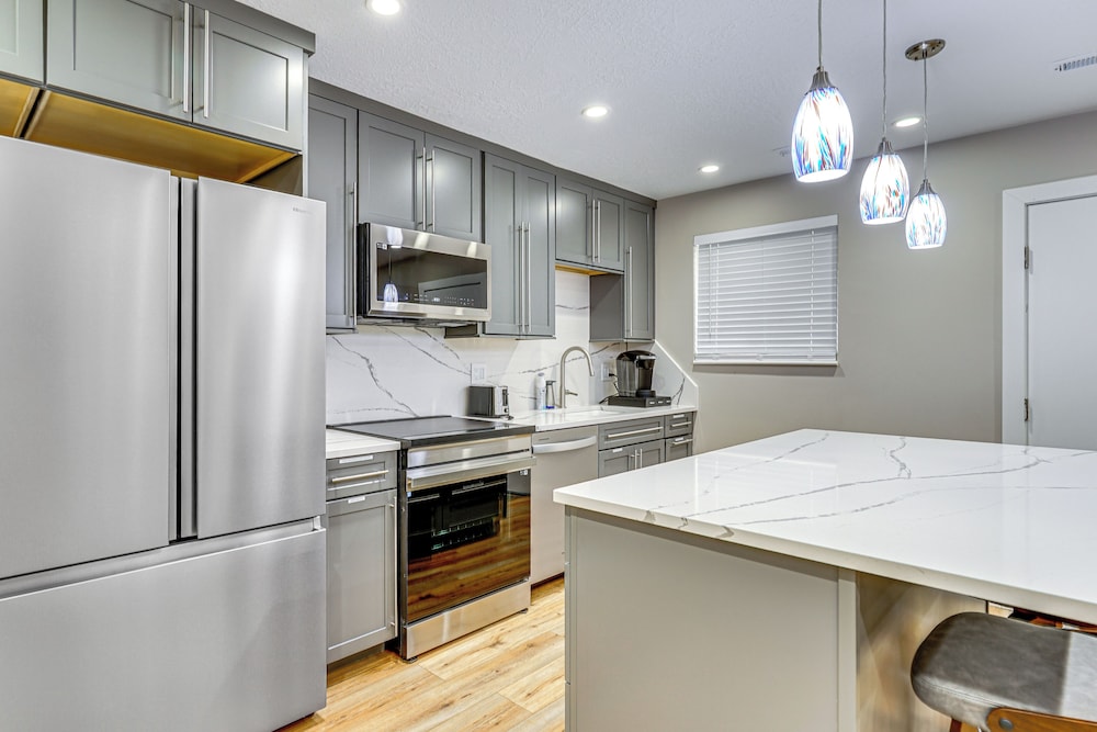 Hike & Ski: Condo 8 Mi to Dtwn Salt Lake City!