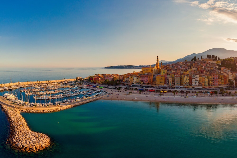 Mattoni in Menton With 1 Bedrooms and 1 Bathrooms