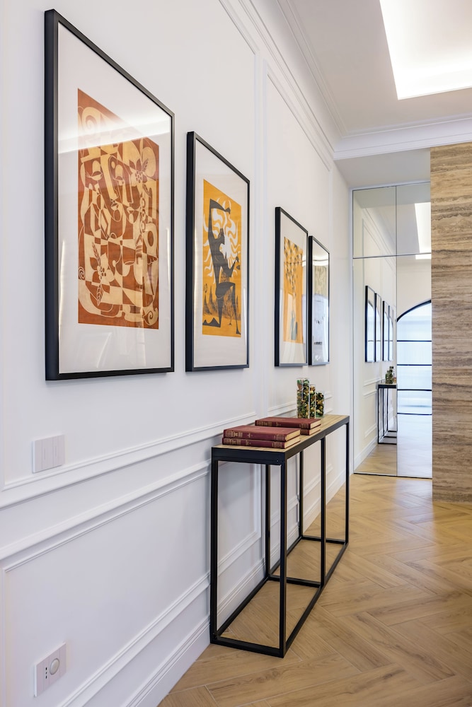 Chic Lifestyle Apartment