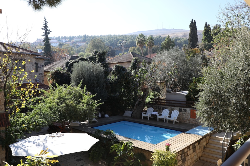 Shulamit Yard