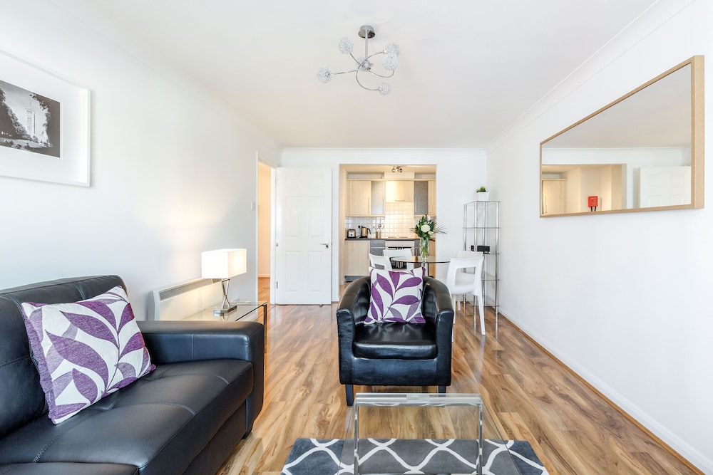 Roomspace Apartments - Regents Court view 5
