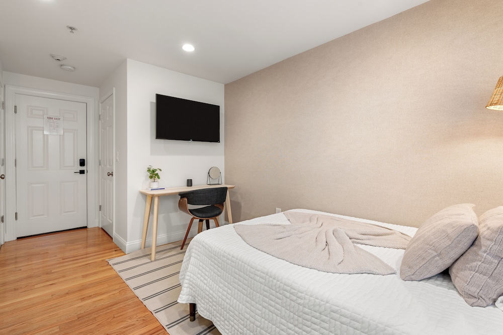 Hygge House Suites