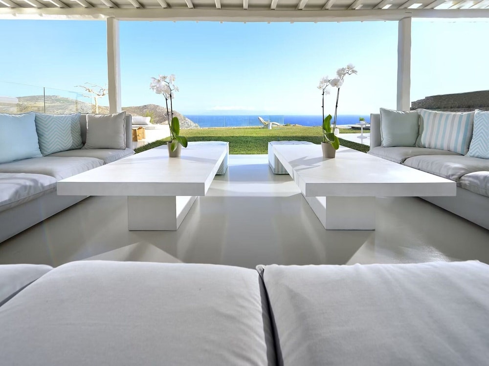 Coastal Retreat With Wellness