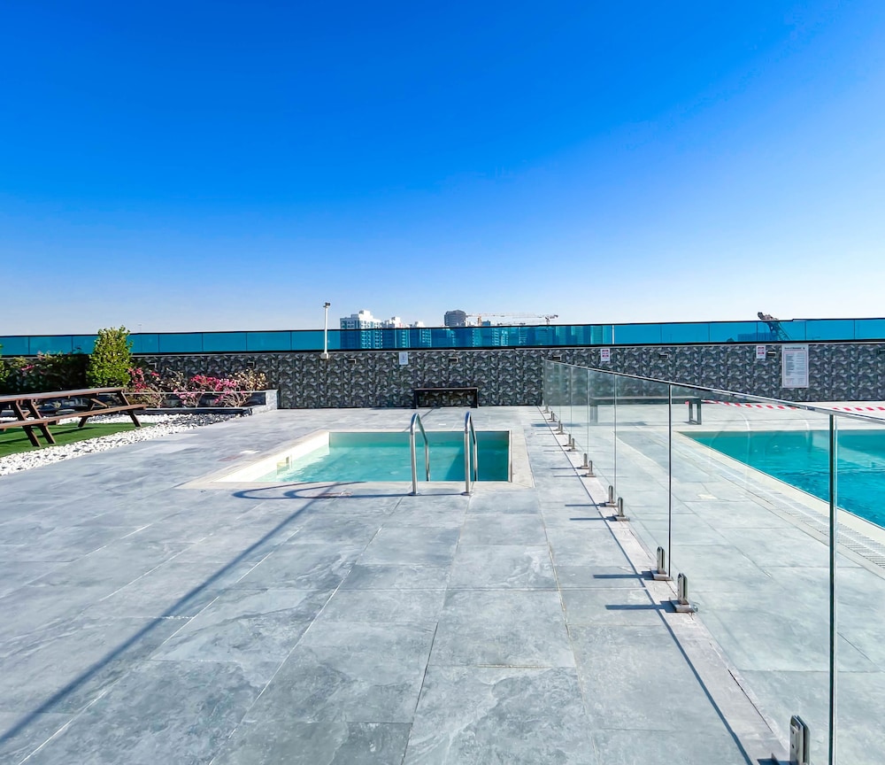 Stylish 1BR With Balcony City Views O2 Tower, JVC