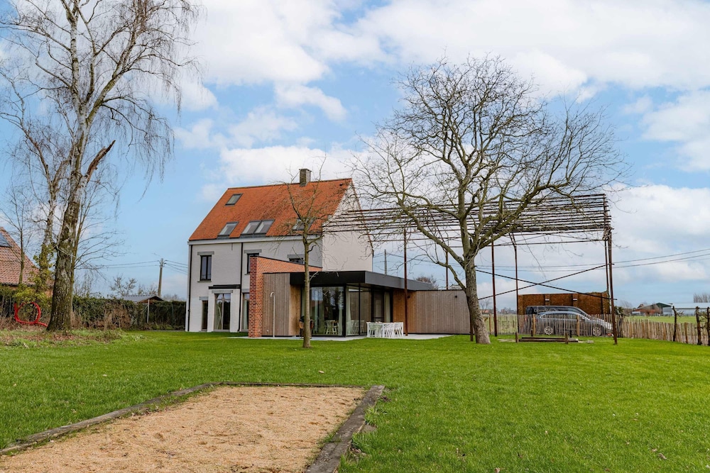 Vacation Home for 6 Person and Beautiful Garden
