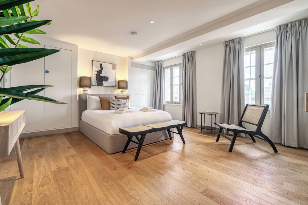 Luxury flats near Big Ben and London Eye