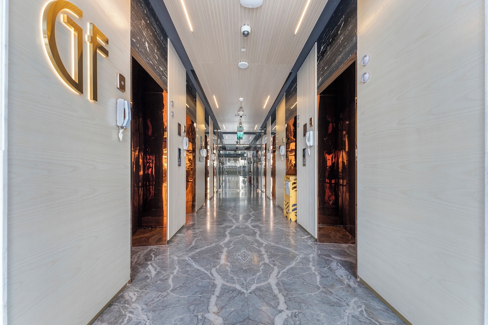 Modern 1BR with Pool and Gym Al Jaddaf