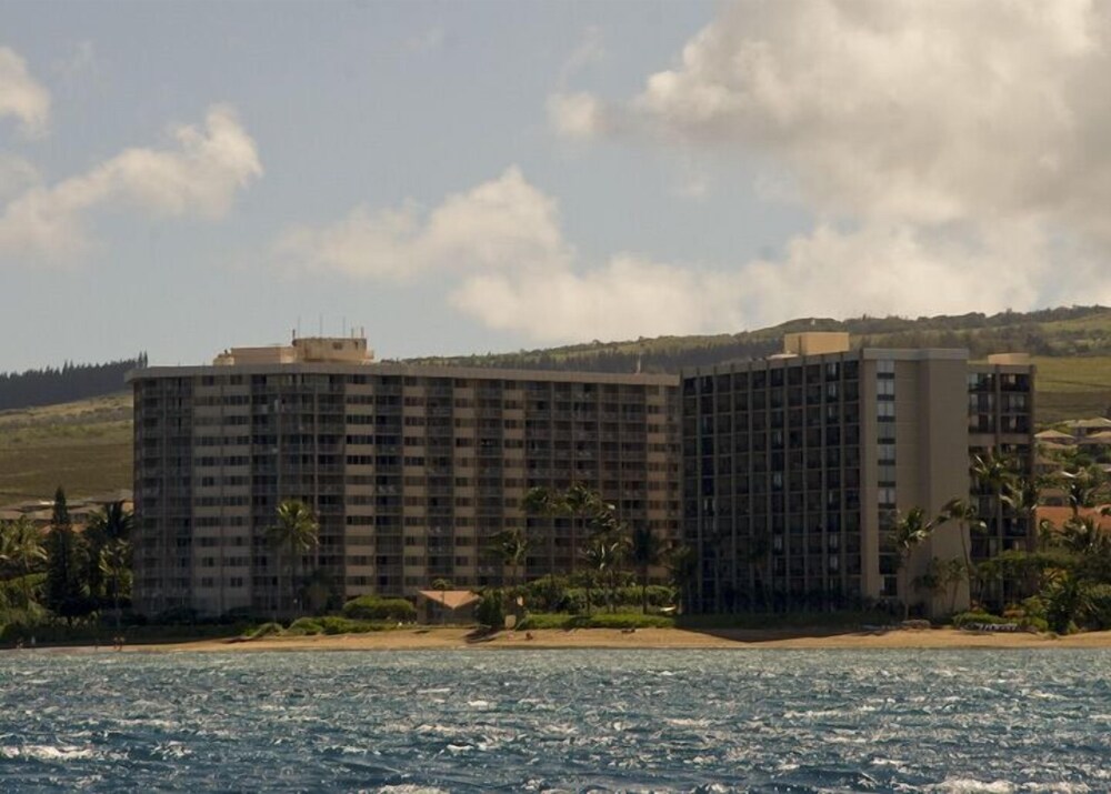 Royal Kahana #209 1 Bedroom Condo by RedAwning