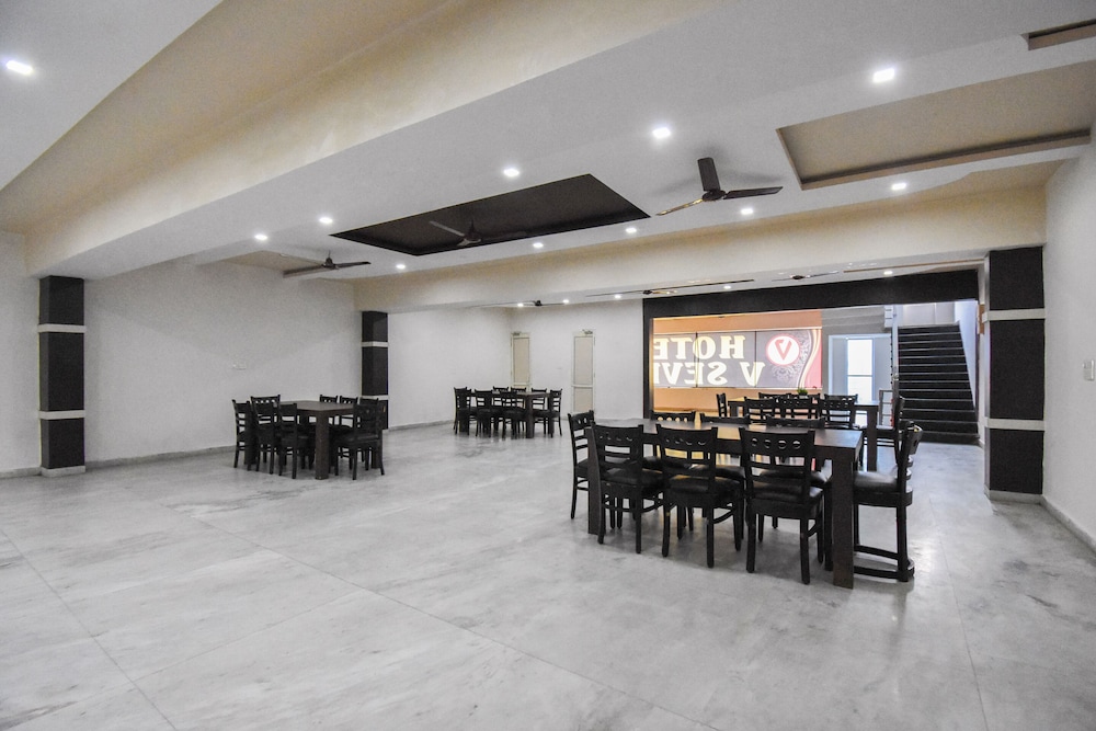 OYO 48899 Hotel V Seven - Property Image 2