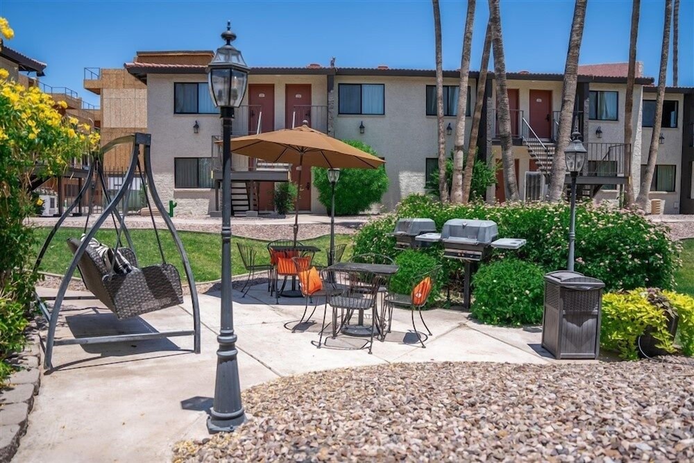 128 Fully Furnished 1BR Suite-Prime Location! by RedAwning - Property Image 4