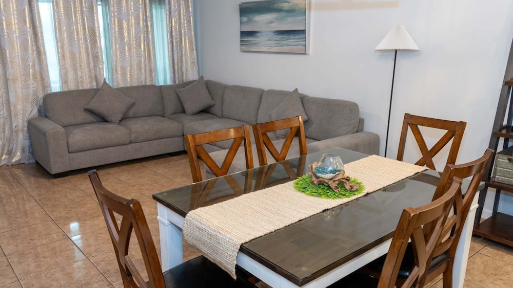 Sleeps 10 Direct Beach Heated Pool 3 Bedroom Apts