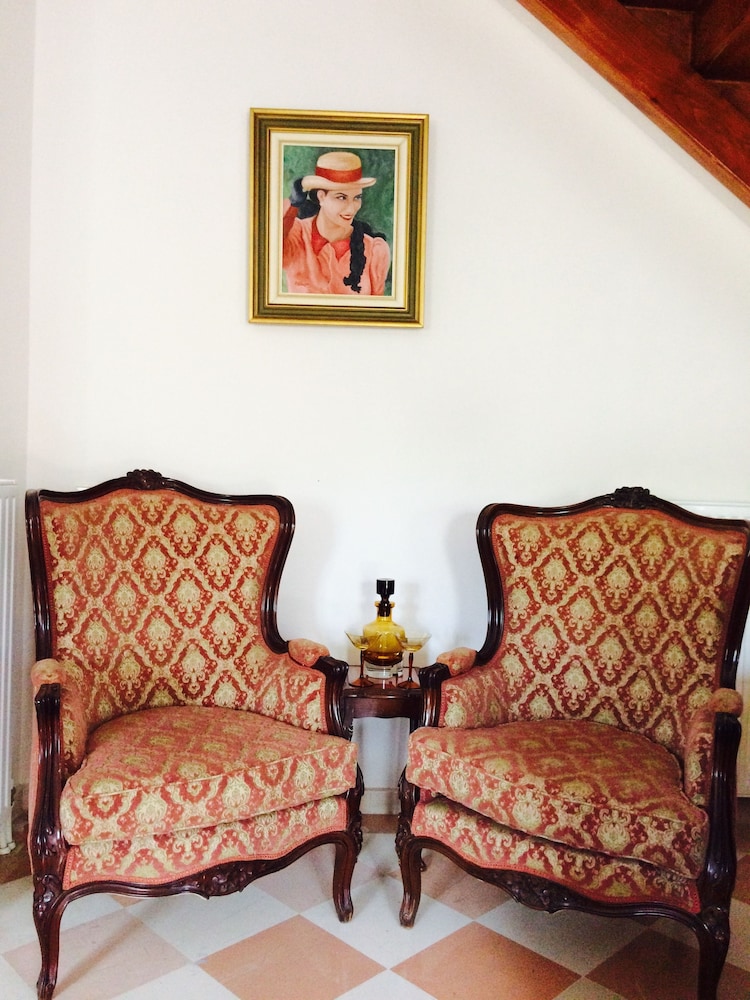 Avra Paradise Aparthotel