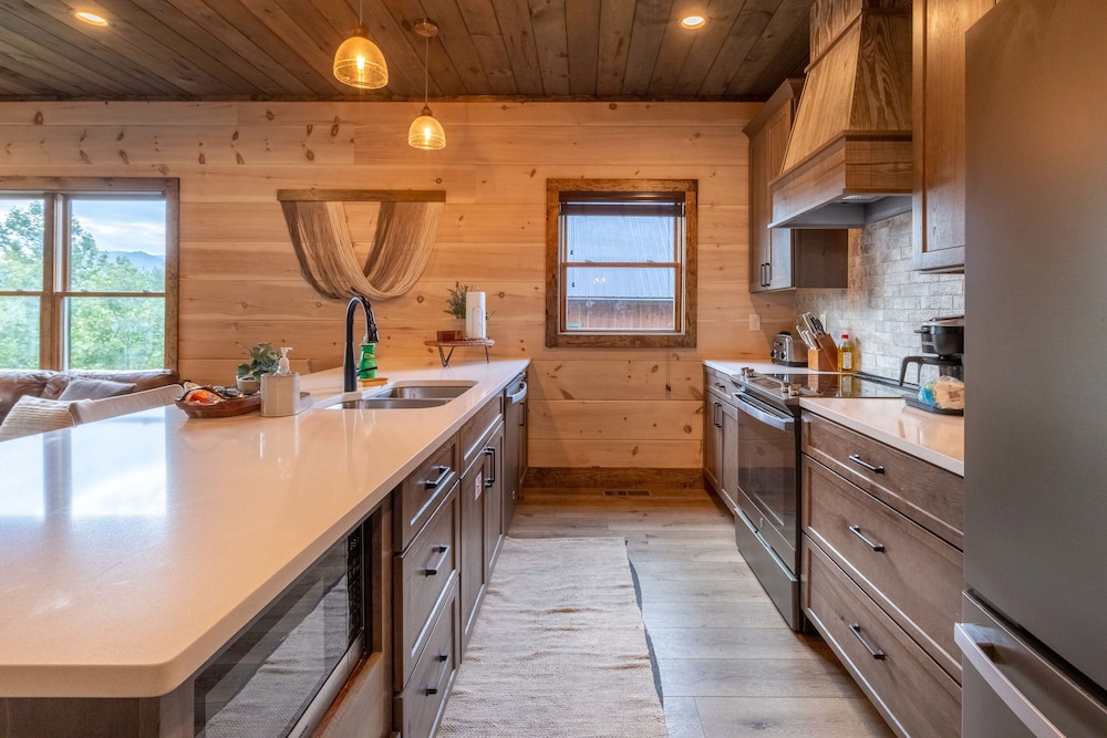 Raccoon Ridge Retreat - Gatlinburg Mountain Escape