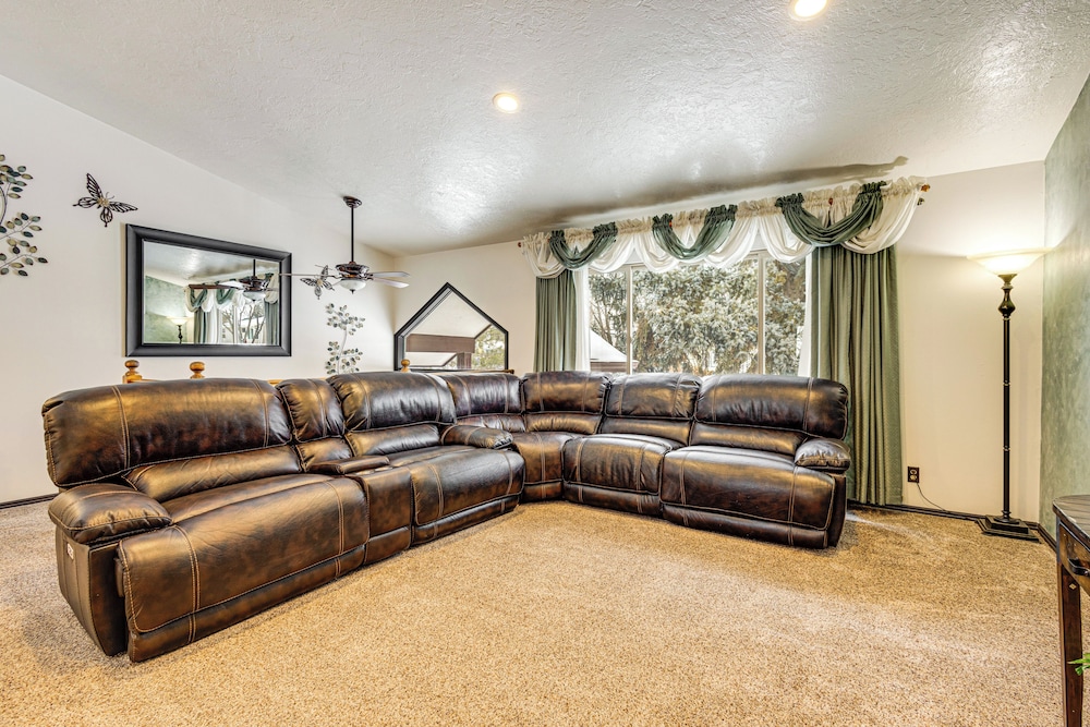 Fenced Yard, Patio: Family-friendly Pocatello Home