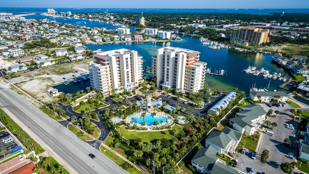 Harbor Landing 601b 3 Bedroom Condo by RedAwning