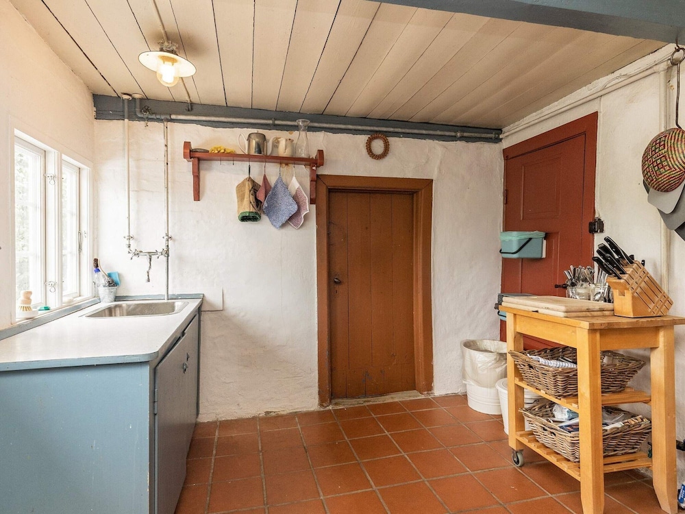 6 Person Holiday Home in Humble view 5