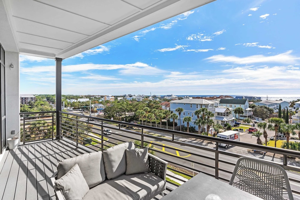 Crest One by Avantstay Rooftop Views, Pool Access, Golf Cart Included