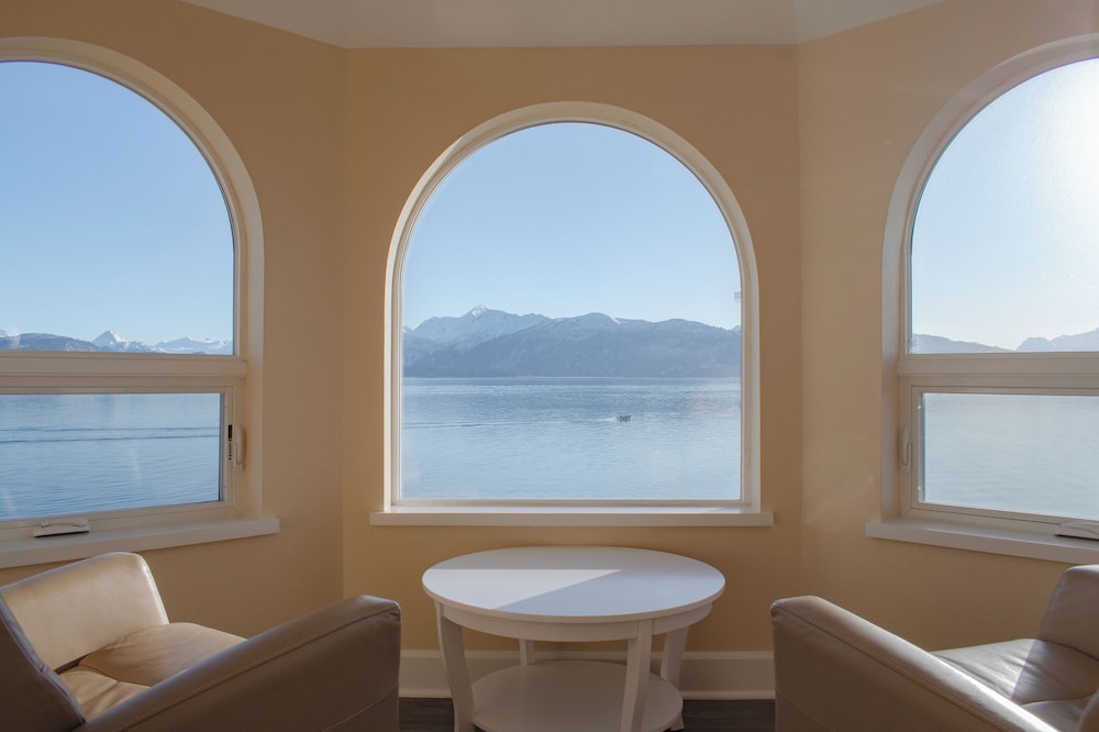 Lakeshore Lodges