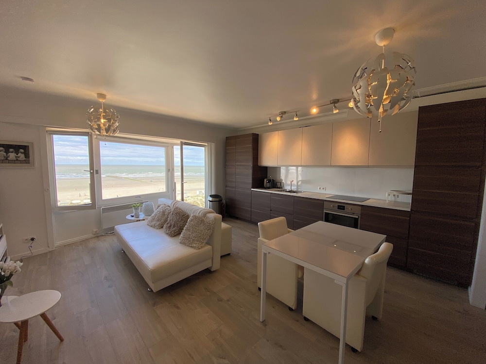 Sea-view Apartment in Nieuwpoort