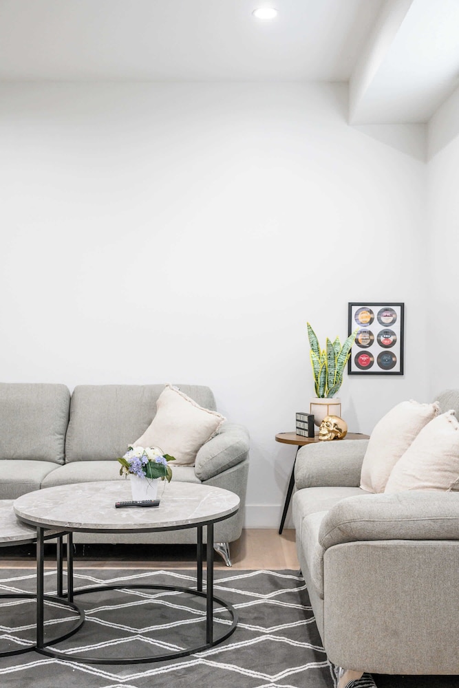 Not Affected by the Fire/modern Spacious Home With Parking & Fully Equipped Kitchen #3