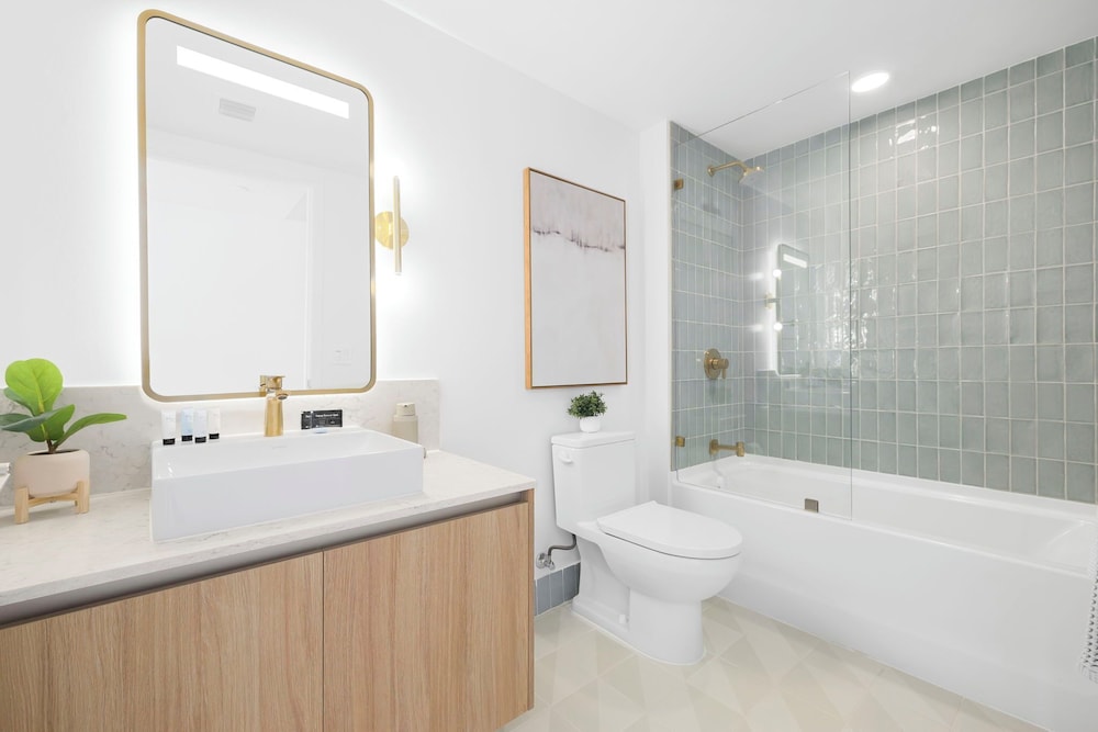 Experience Luxury & Bayfront Views