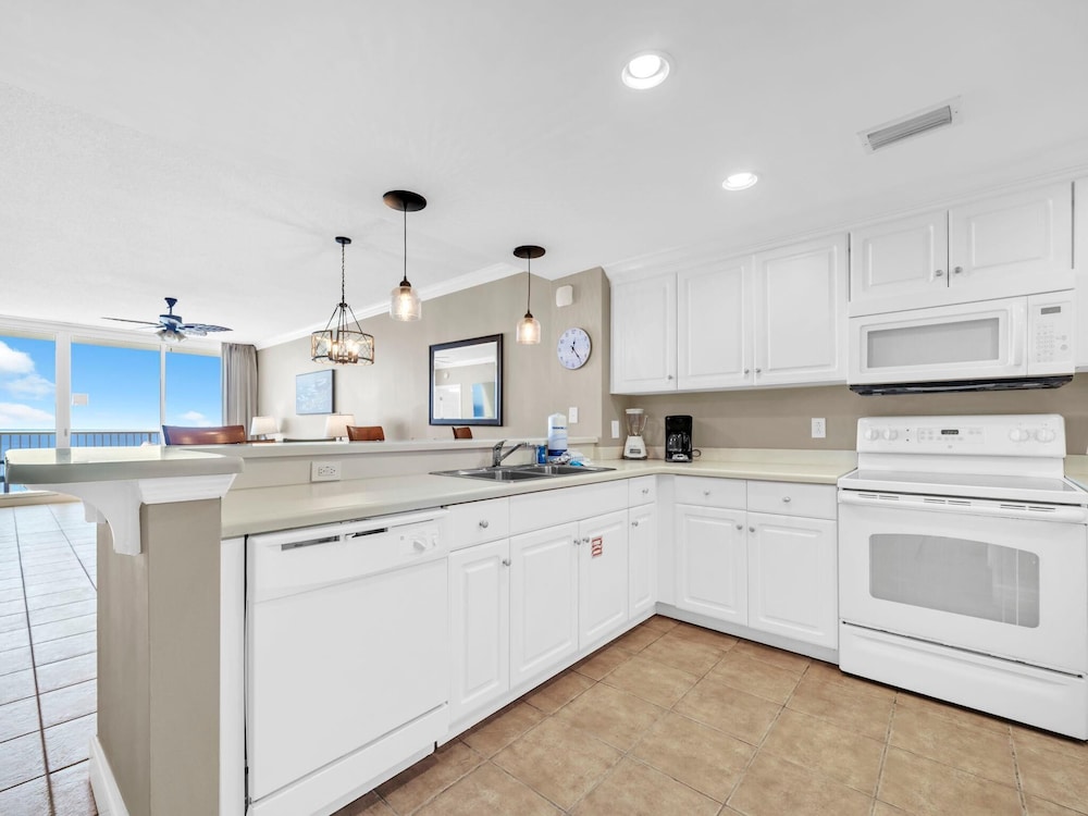 Majestic Beach Towers 2-1608