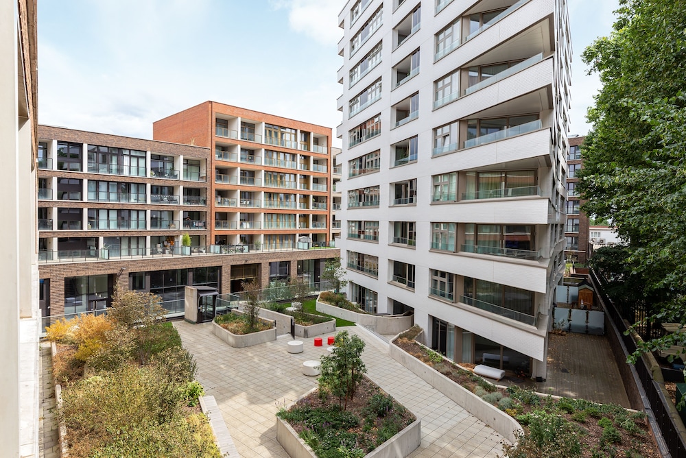 Luminous 2 Bed Balcony Flat in Islington