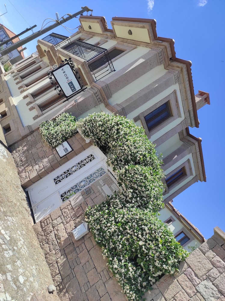 Vrodi By House - Image 33