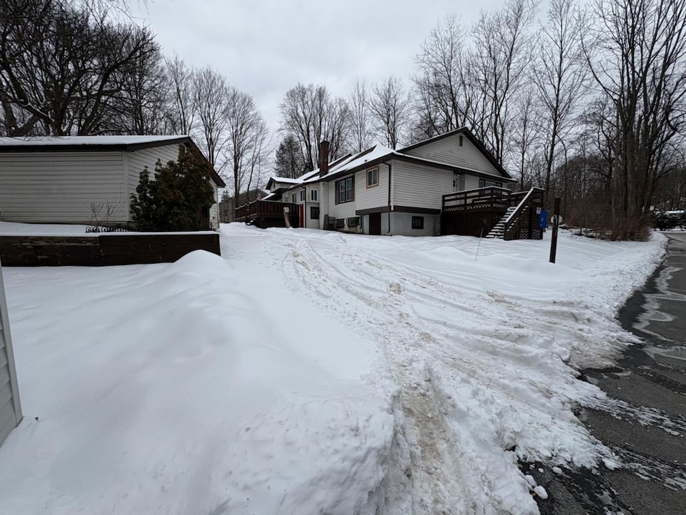 Budget-friendly Home Sleeps 16 Wifi Close to Minyan