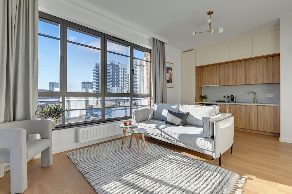 Doki Living - Foodhall & Parking by Downtown Apartments