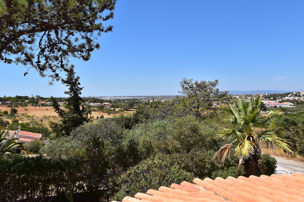 Villacasatulipa-sleeps4-garden-pool-bbq-ac view 5