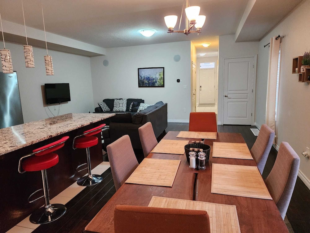 Kitchener Vacations - Beautiful Three Bedroom House - Property Image 14