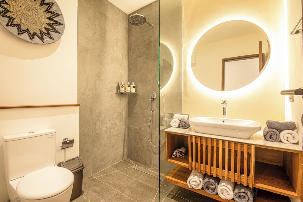 Enchanting 5BR Canggu Villa Moments to Sea