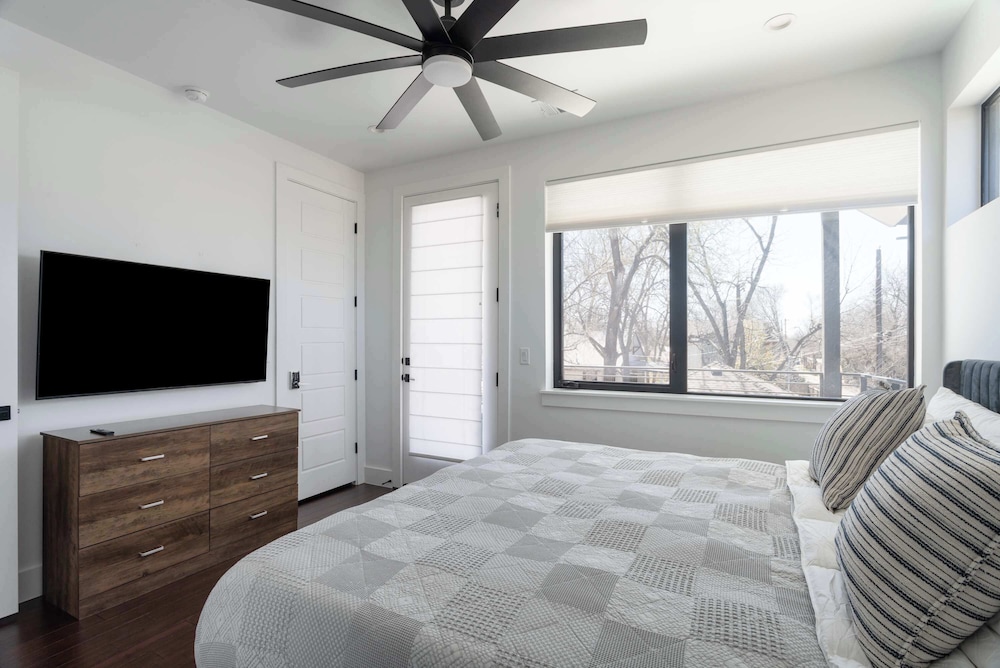 Upstay: Contemporary 2BR Retreat w Patio & BBQ