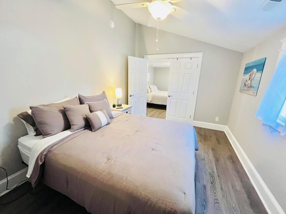 Central Avenue 33476