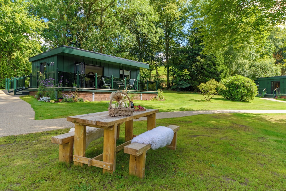 Secret Waterside Lodges in Worcestershire