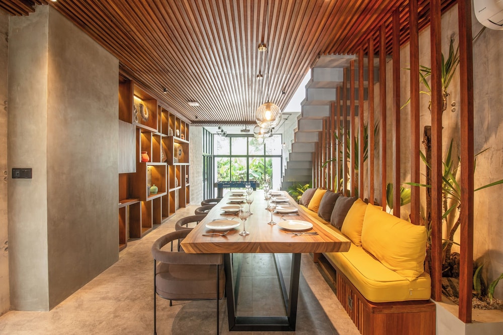 Robyn s Villa New Modern 4 BR Villa Canggu