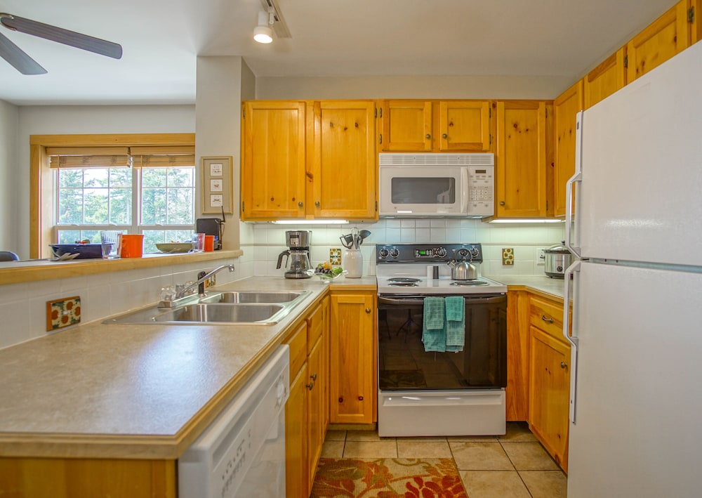 Camp 4 #21: 2 Bedrooms, 2.5 Baths: Slope Side, Gas Fireplace