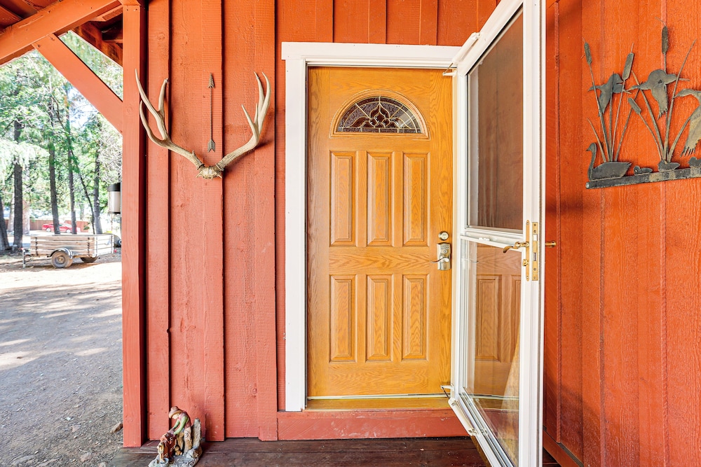 < 2 Mi to Trinity Lake: Norcal Getaway w/ BBQ