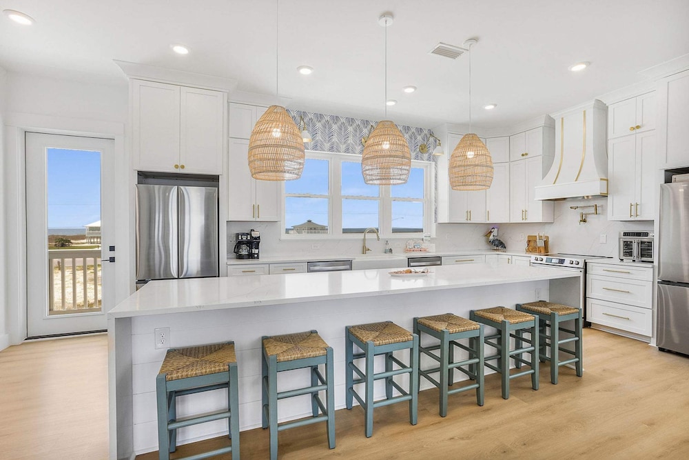 Beach Blessing- Pool Elevator Sleeps 16 SIX Bedrooms 6 Baths