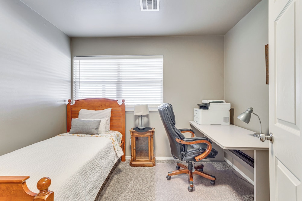 4 Mi to Dtwn Guthrie: Family Home w/ Fire Pit!