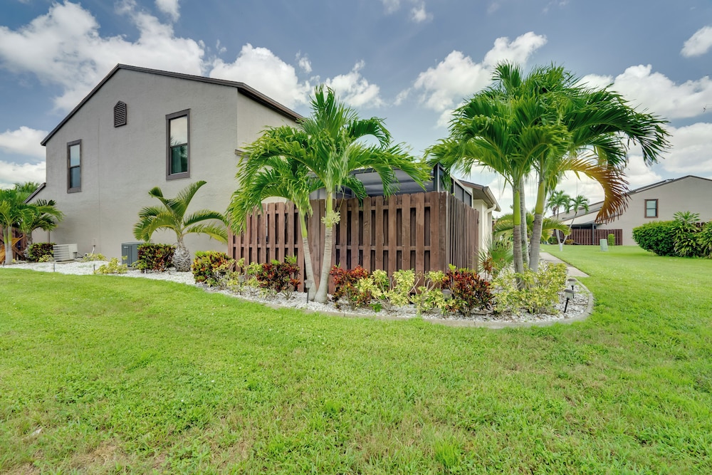 7 Mi to River District & Beach: Fort Myers Retreat