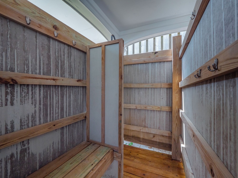 Surfside Cottage by Topsail Realty
