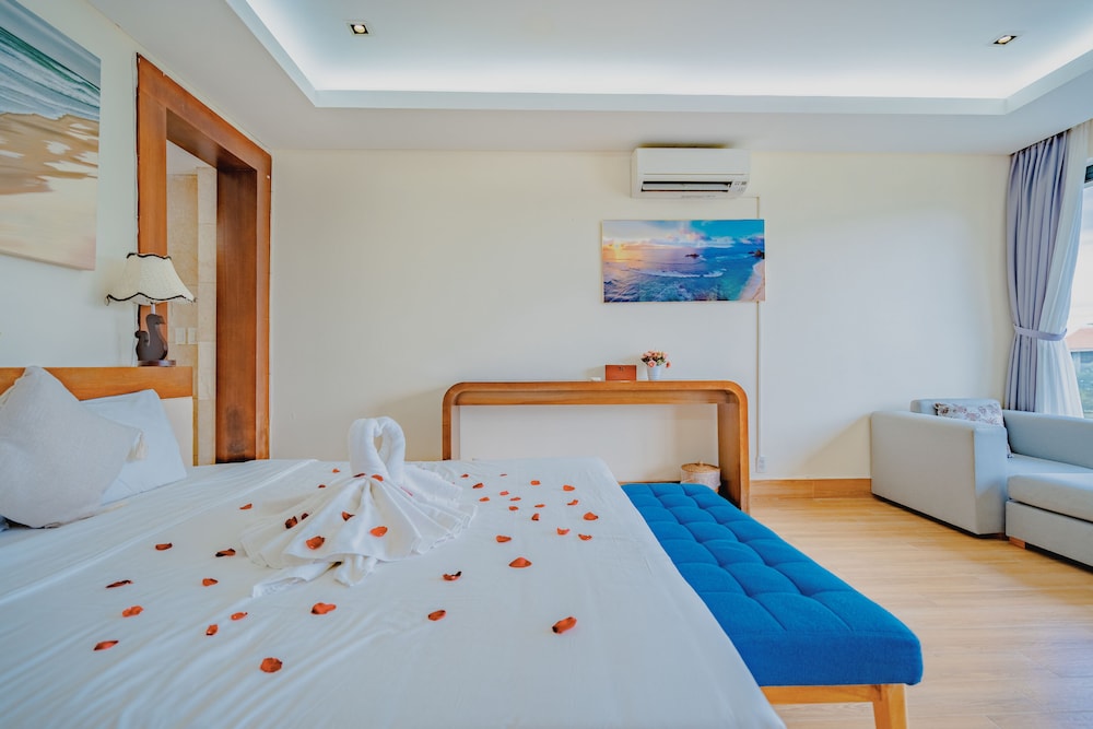 F4 villa in The Ocean Villas Resort view 2
