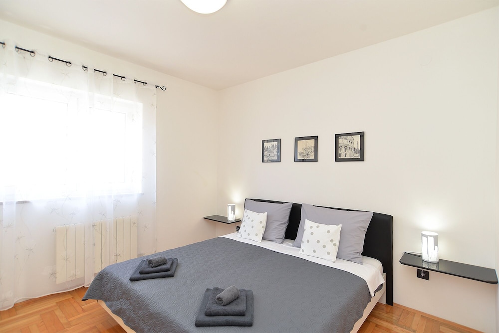 Apartments Emil 596