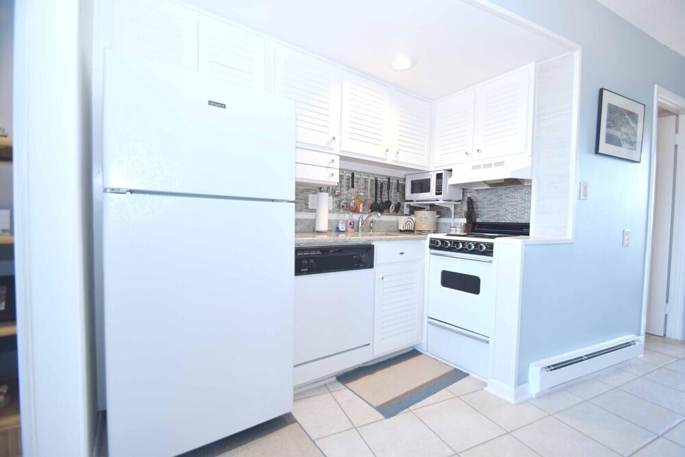 High Point South 3e 1 Bedroom Condo by RedAwning view 5