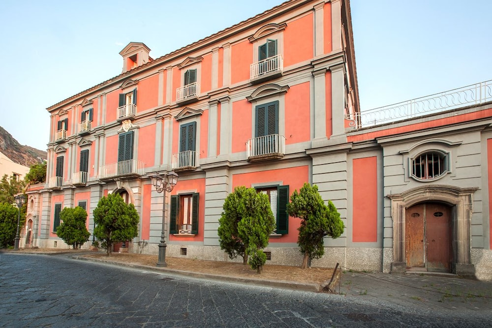 Palazzo Caracciolo